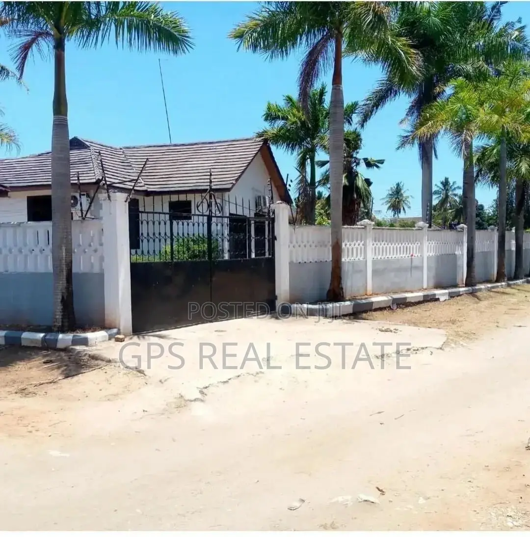 4bdrm House in Bahari Beach, Ilala for Sale