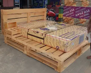 Kitanda Kizuri Sana Cha Pallett Bed