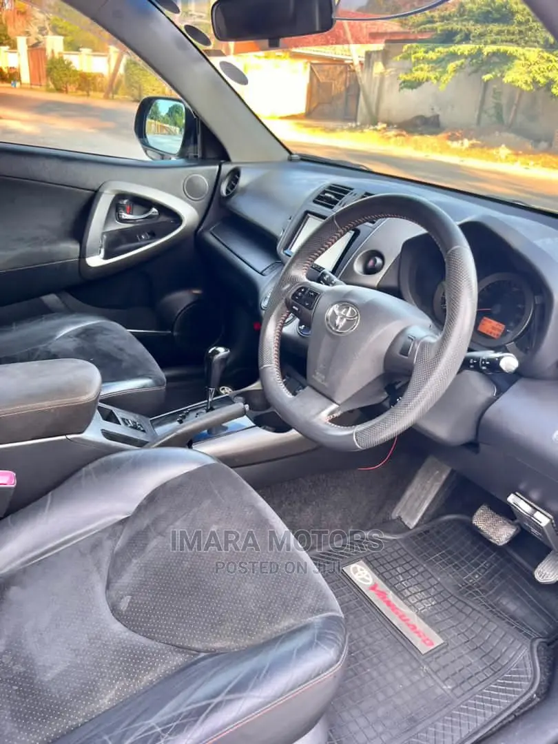 Toyota Vanguard 2012 Black