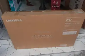 SAMSUNG 43" UHD Series 7