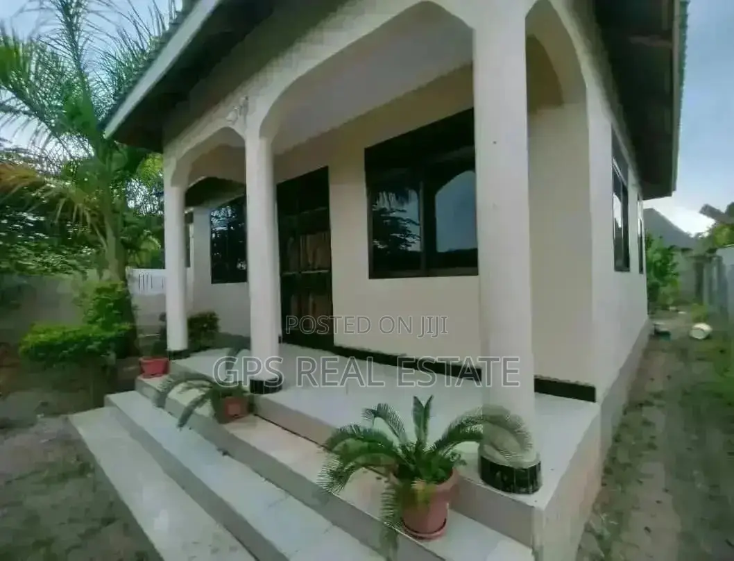 3bdrm House in Kibanda Cha Mkaa, Kinondoni for Sale