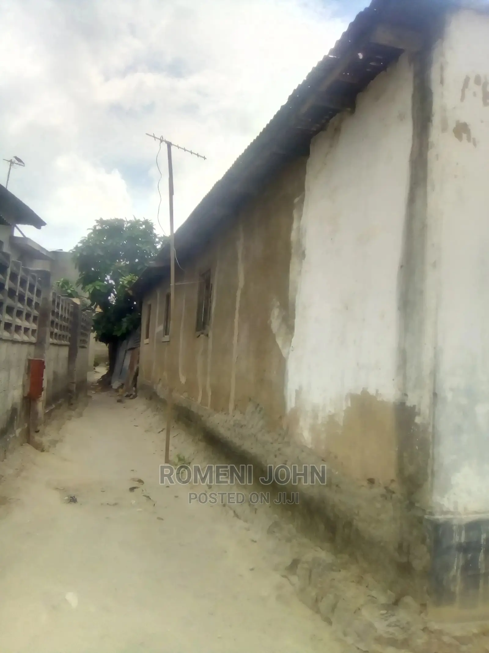 8bdrm Townhouse/Terrace in Tanzania Daressalaam for Sale