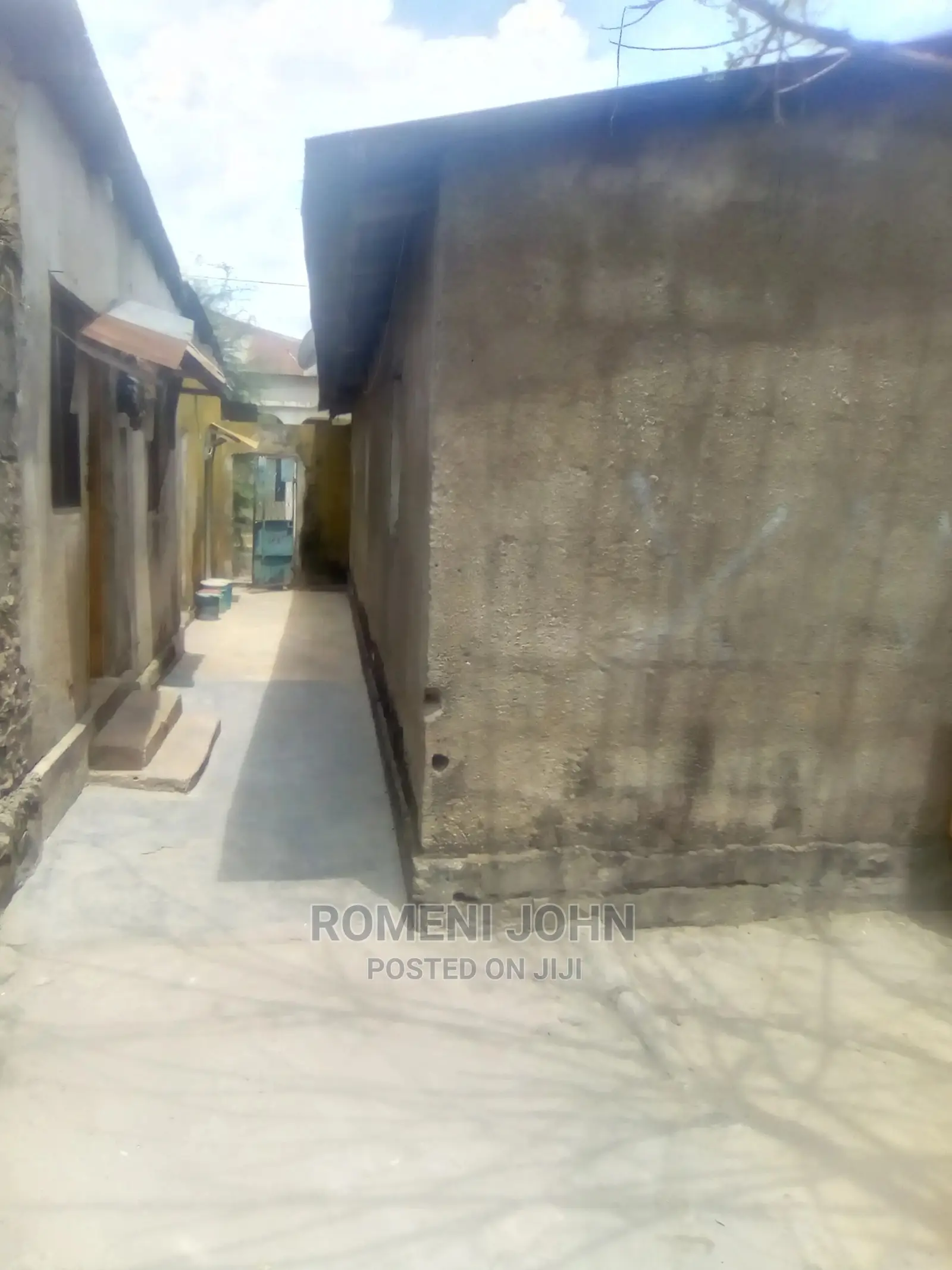 8bdrm Townhouse/Terrace in Tanzania Daressalaam for Sale