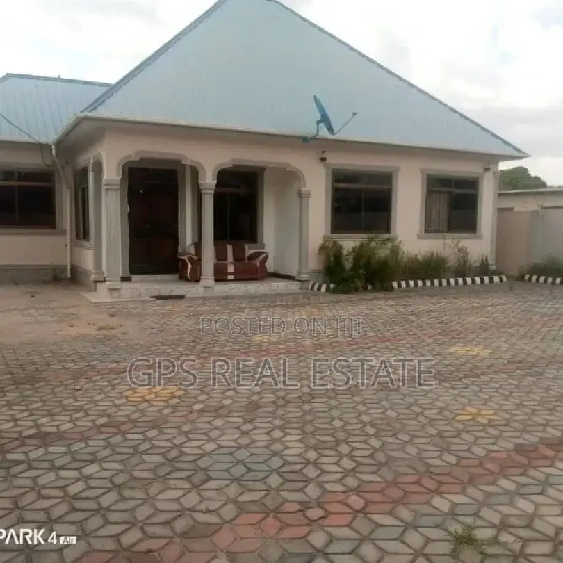 3bdrm House in Kivule Frem 10, Ilala for Sale