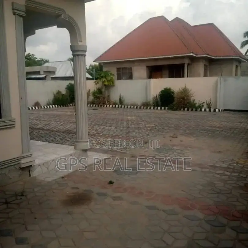 3bdrm House in Kivule Frem 10, Ilala for Sale