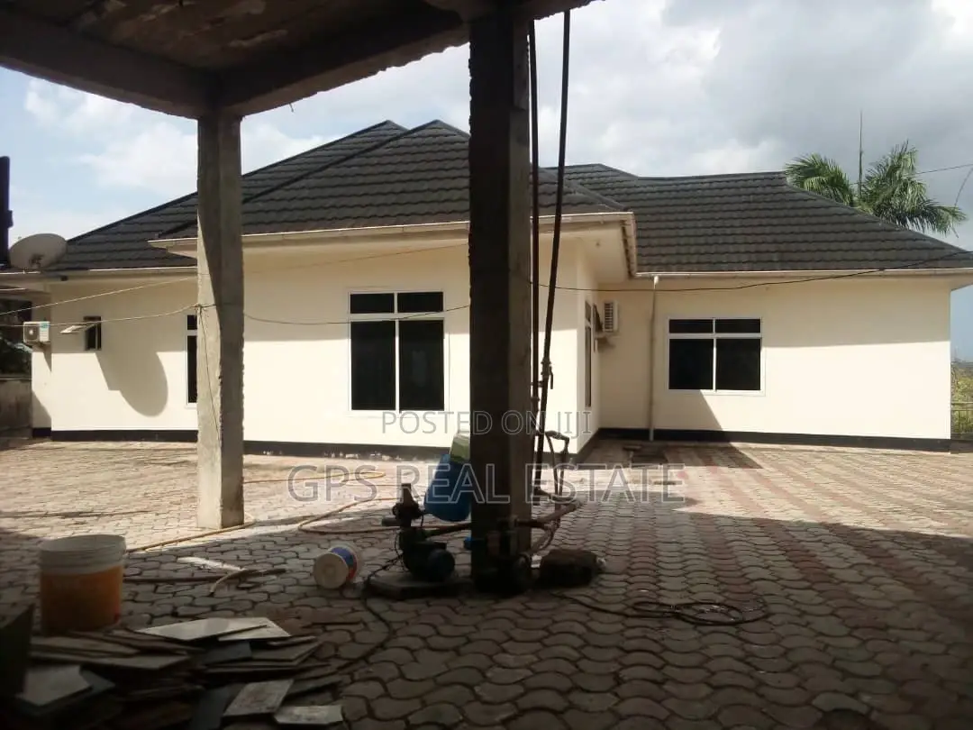 4bdrm House in Kwa Msuguri, Kinondoni for Sale