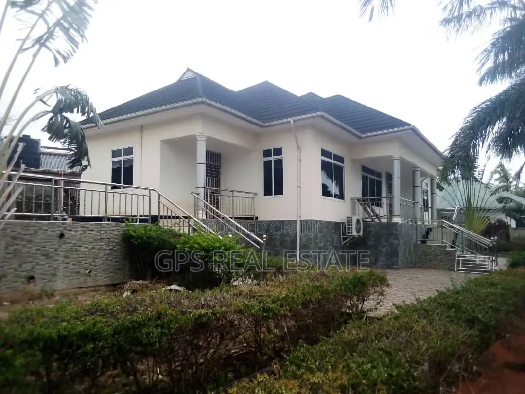 4bdrm House in Kwa Msuguri, Kinondoni for Sale