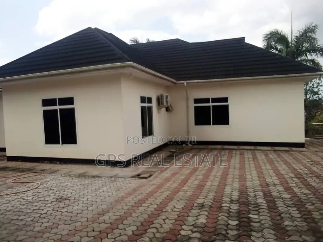 4bdrm House in Kwa Msuguri, Kinondoni for Sale