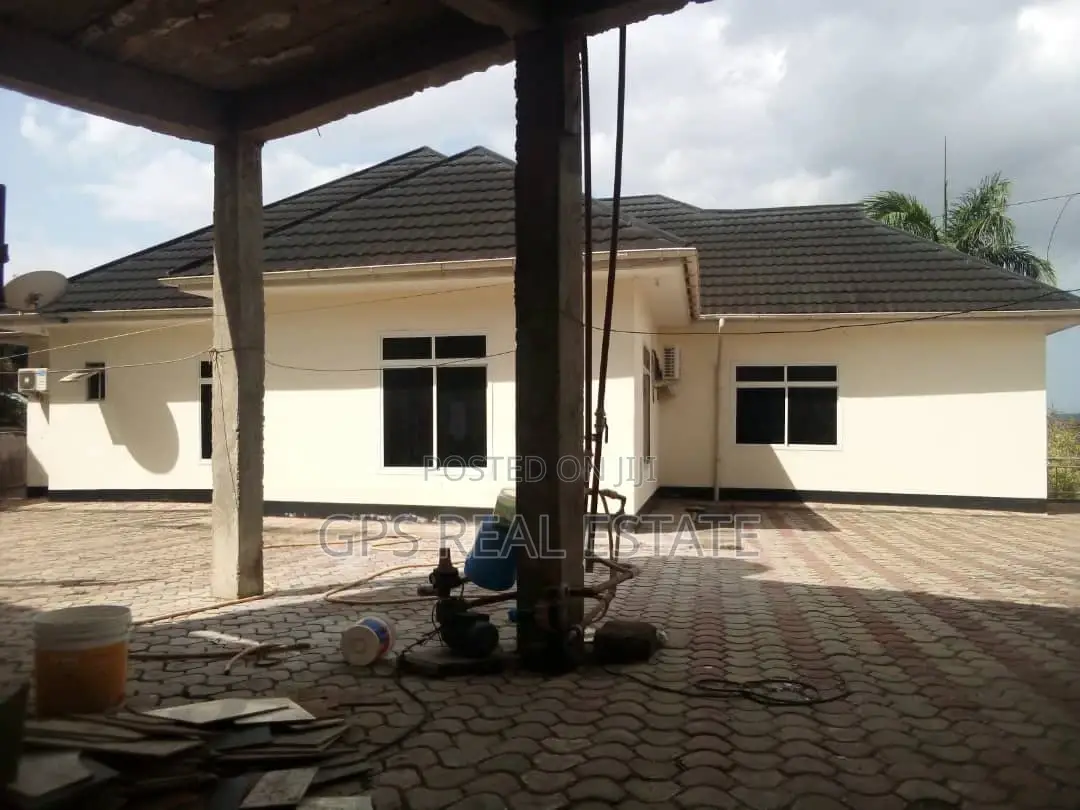 4bdrm House in Kwa Msuguri, Kinondoni for Sale