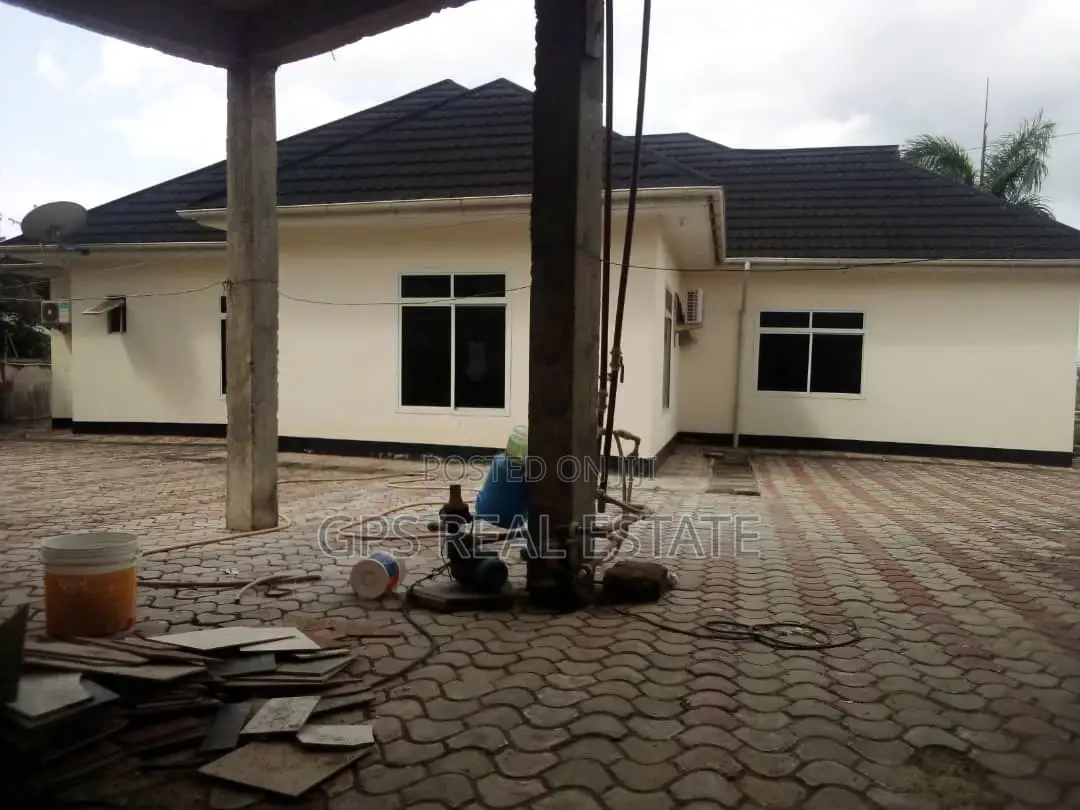 4bdrm House in Kwa Msuguri, Kinondoni for Sale