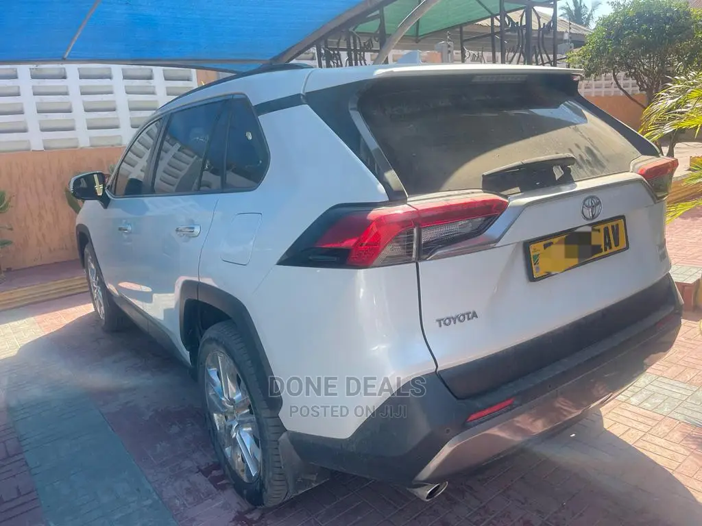 Toyota RAV4 2020 White