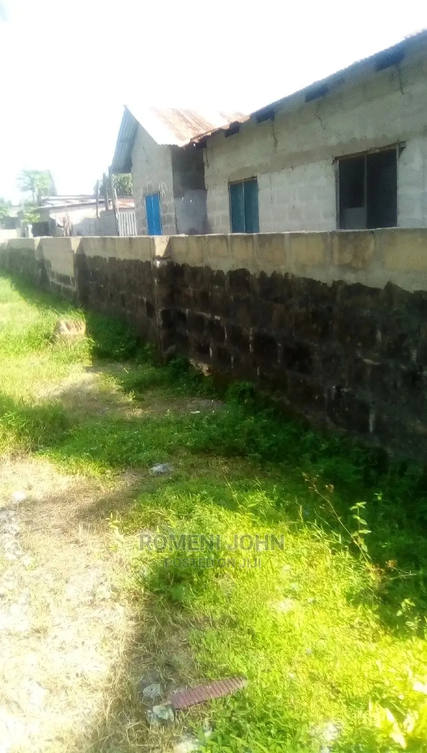 Eneo La Kibiashara Na Makazi Linauzwa Millioni Tisa.