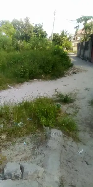 Eneo La Kibiashara Na Makazi Linauzwa Millioni Tisa.