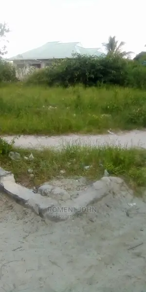 Eneo La Kibiashara Na Makazi Linauzwa Millioni Tisa.