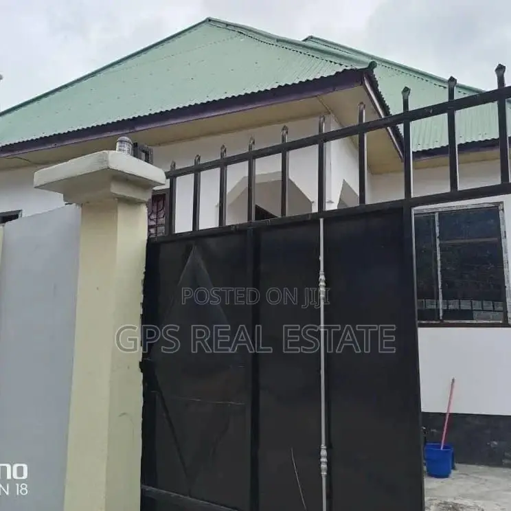 3bdrm House in Chamazi Complex, Kinondoni for Sale