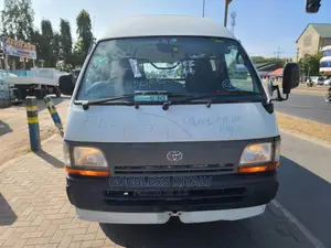 Toyota HiAce 2002 White