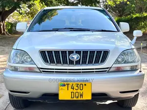 Toyota Harrier 2002 White