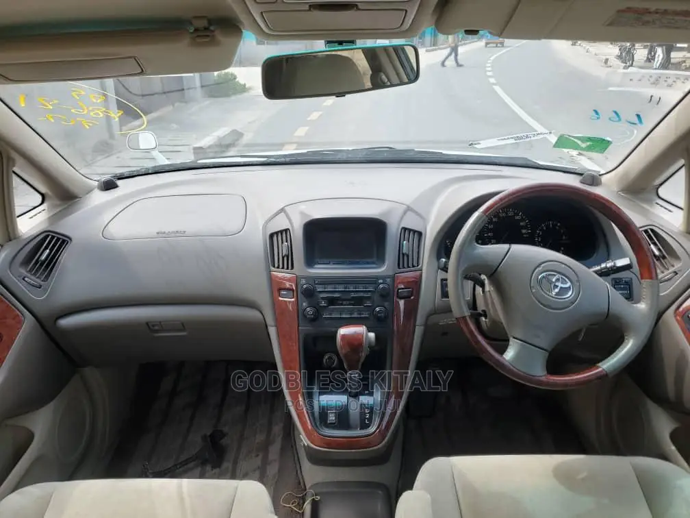 Toyota Harrier 2002 White