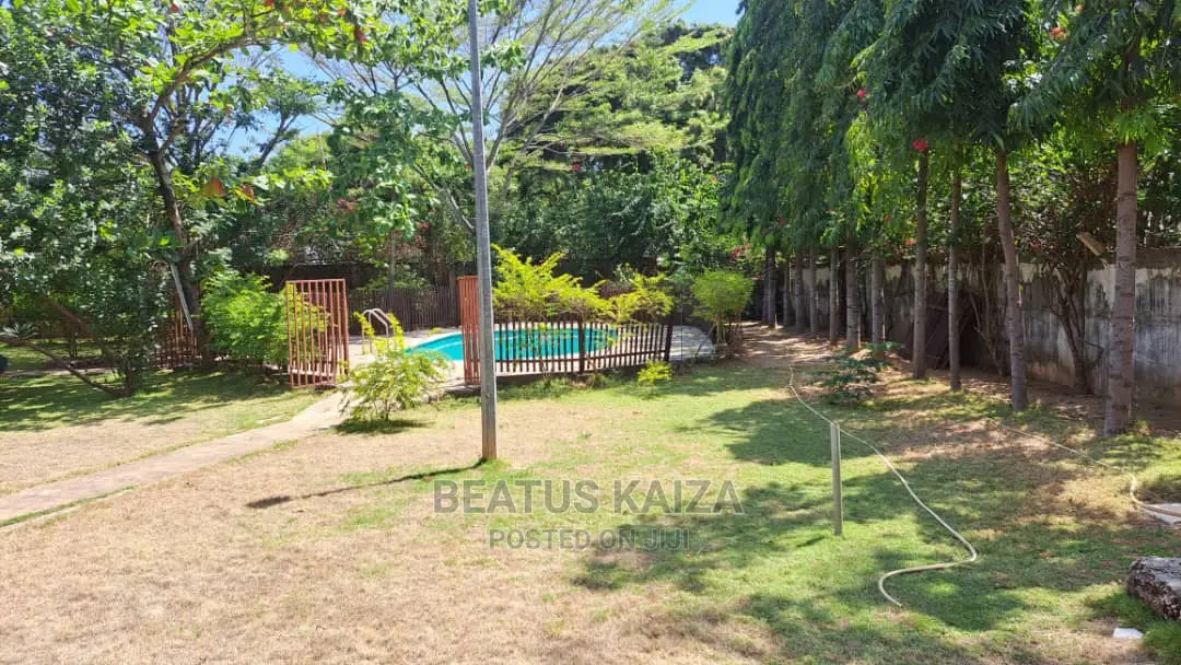 5bdrm Block of Flats in Masaki for Sale