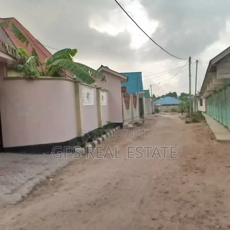 3bdrm House in Azam Complex, Chamazi for Sale