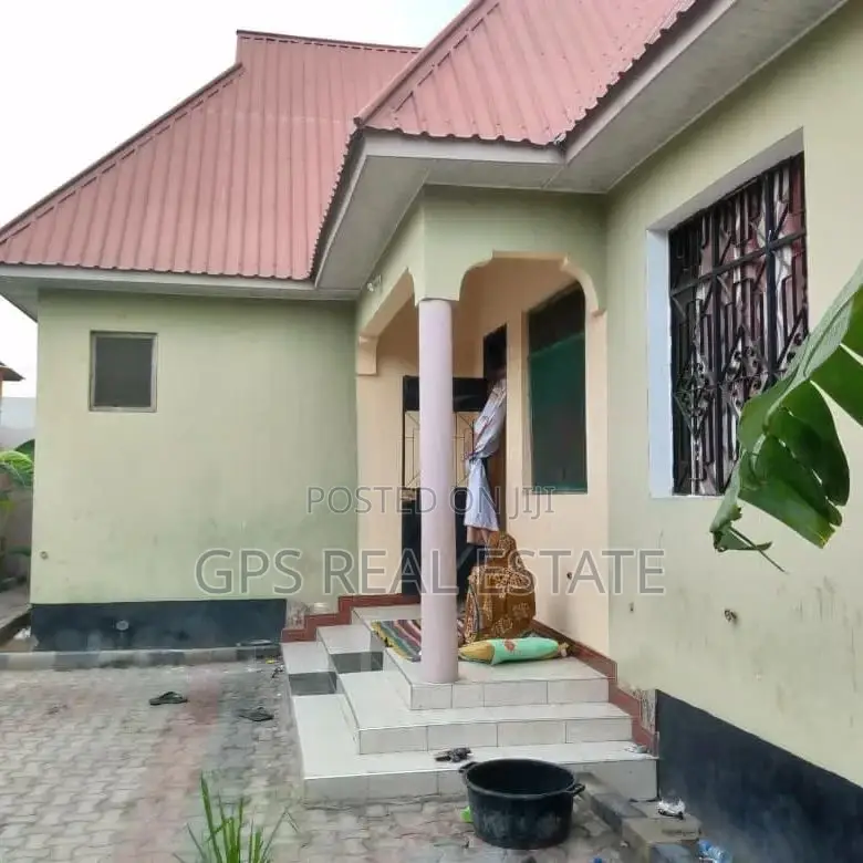 3bdrm House in Azam Complex, Chamazi for Sale