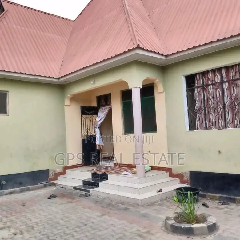 3bdrm House in Azam Complex, Chamazi for Sale