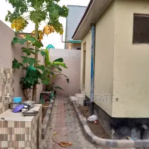 3bdrm House in Azam Complex, Chamazi for Sale