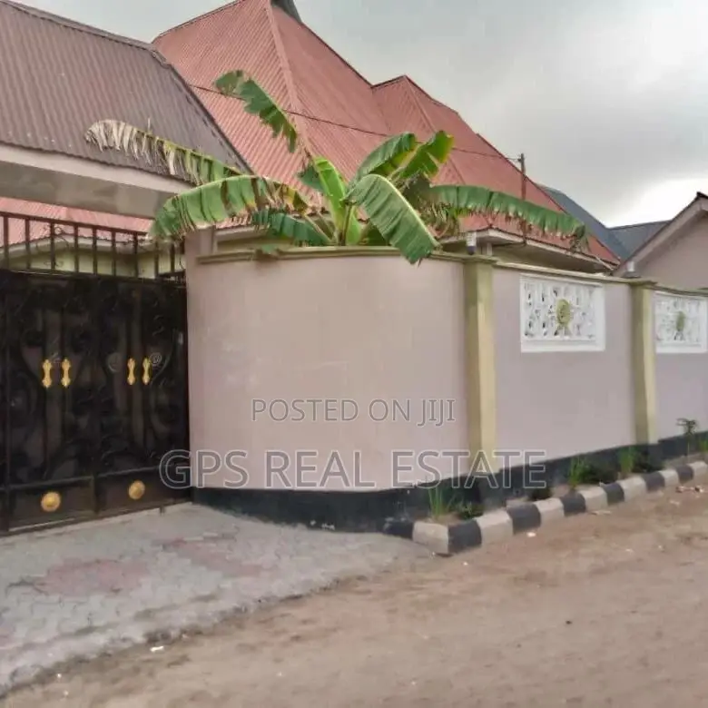 3bdrm House in Azam Complex, Chamazi for Sale