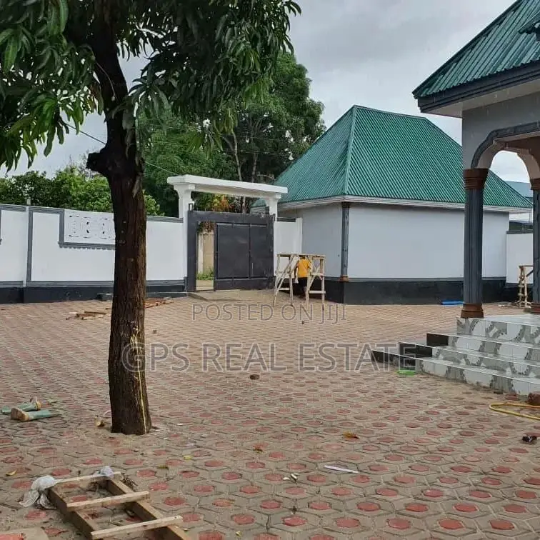 4bdrm House in Azam Complex, Temeke for Sale