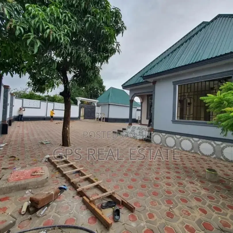 4bdrm House in Azam Complex, Temeke for Sale