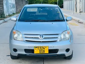 Toyota IST 2002 Silver