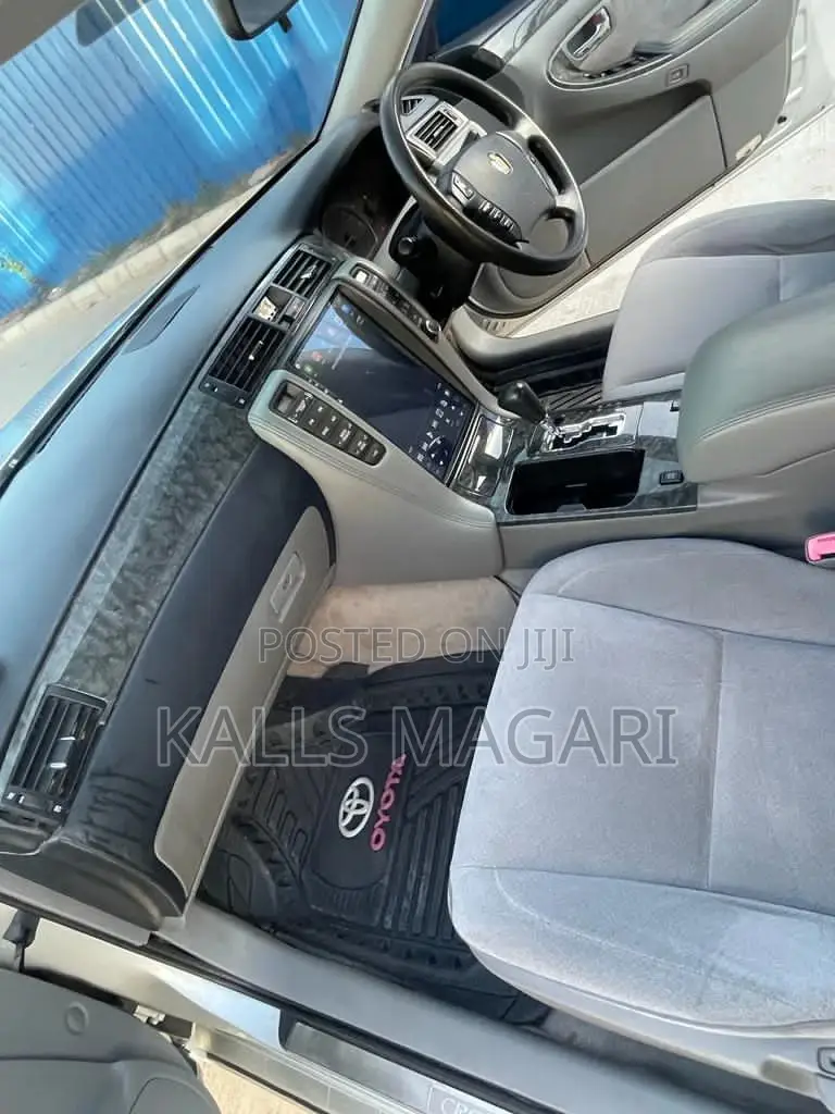Toyota Crown 2006 Silver