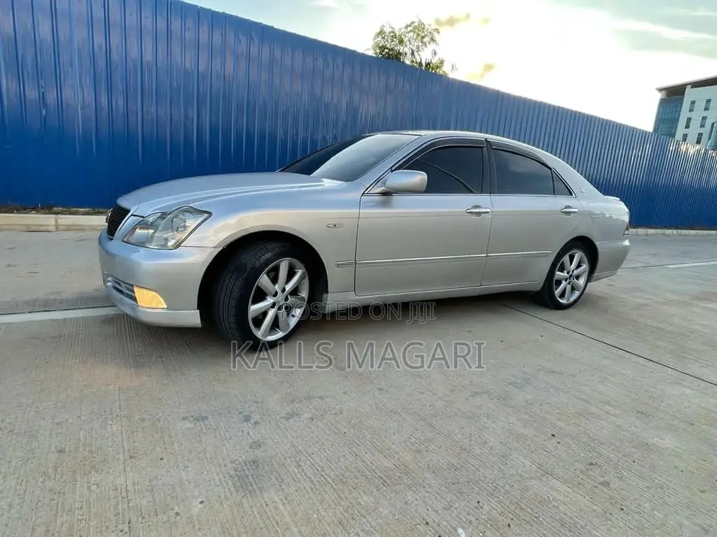 Toyota Crown 2006 Silver