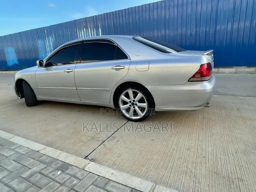 Toyota Crown 2006 Silver