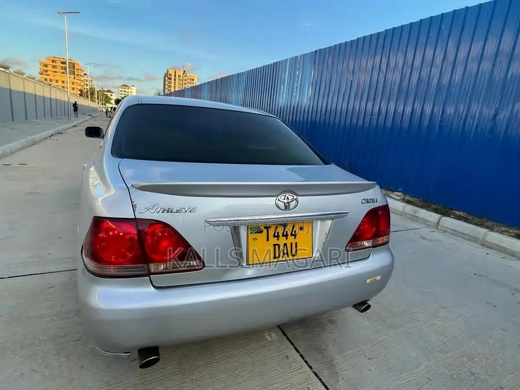 Toyota Crown 2006 Silver