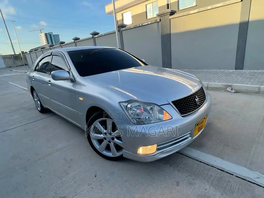 Toyota Crown 2006 Silver