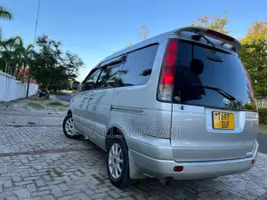 Toyota Noah 2001 Silver
