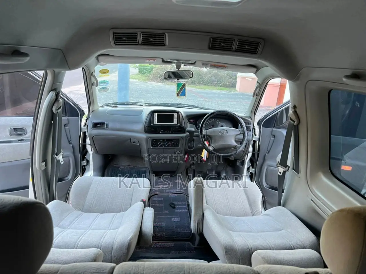 Toyota Noah 2001 Silver
