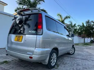 Toyota Noah 2001 Silver