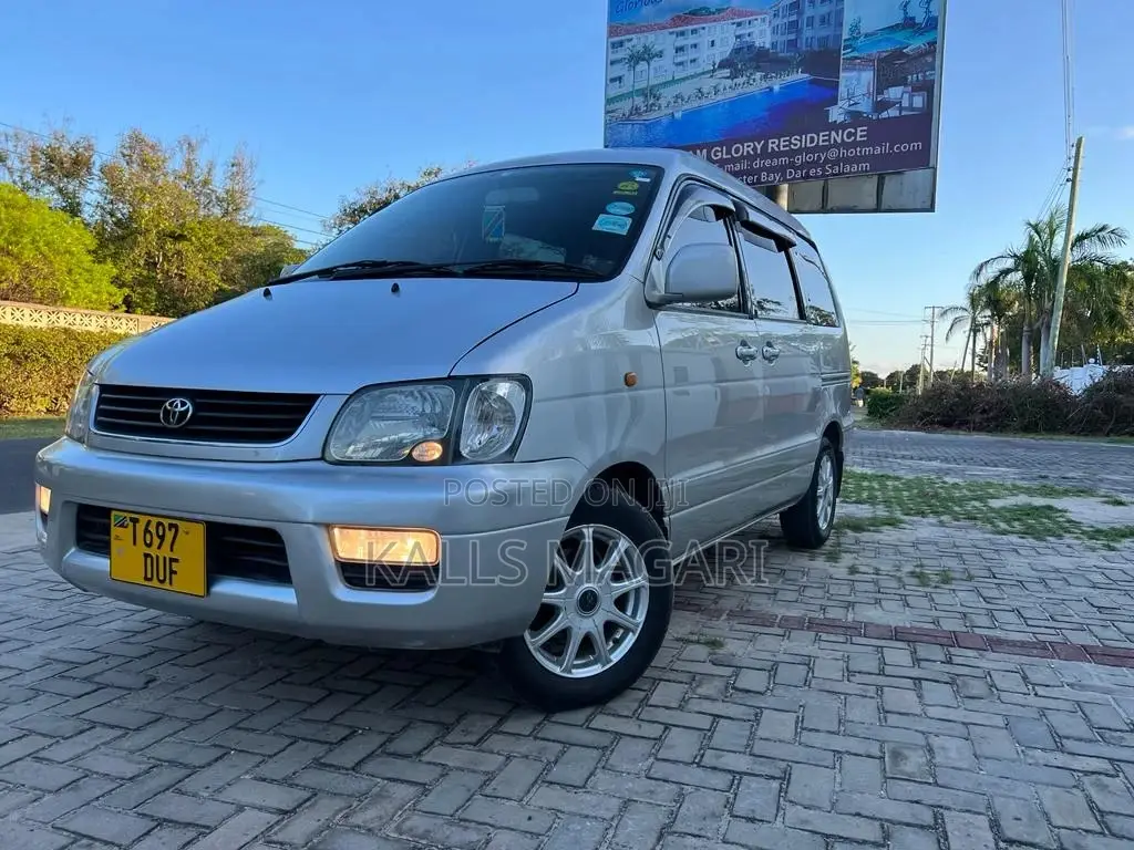 Toyota Noah 2001 Silver