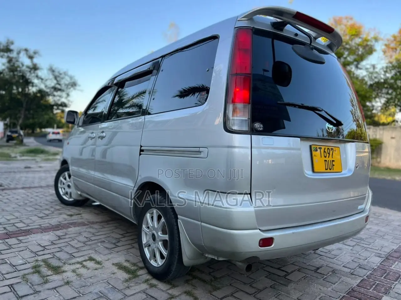 Toyota Noah 2001 Silver