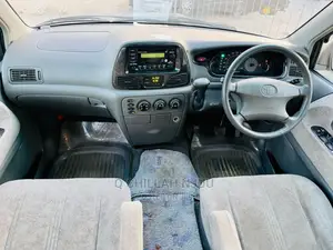 Toyota Noah 2001 Silver