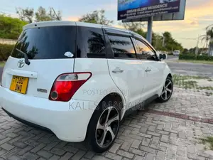 Toyota IST 2004 White