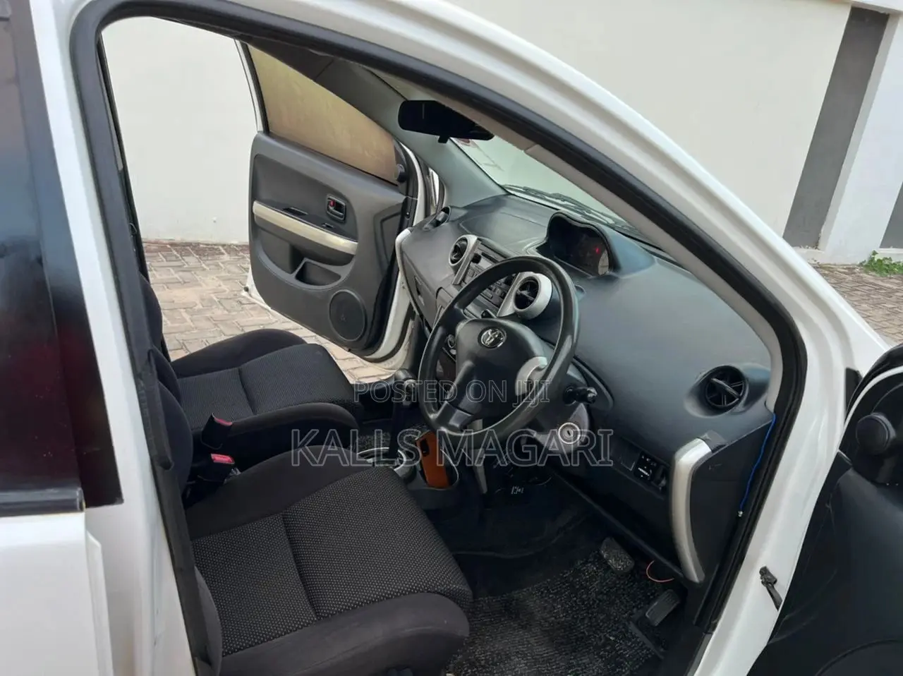 Toyota IST 2004 White