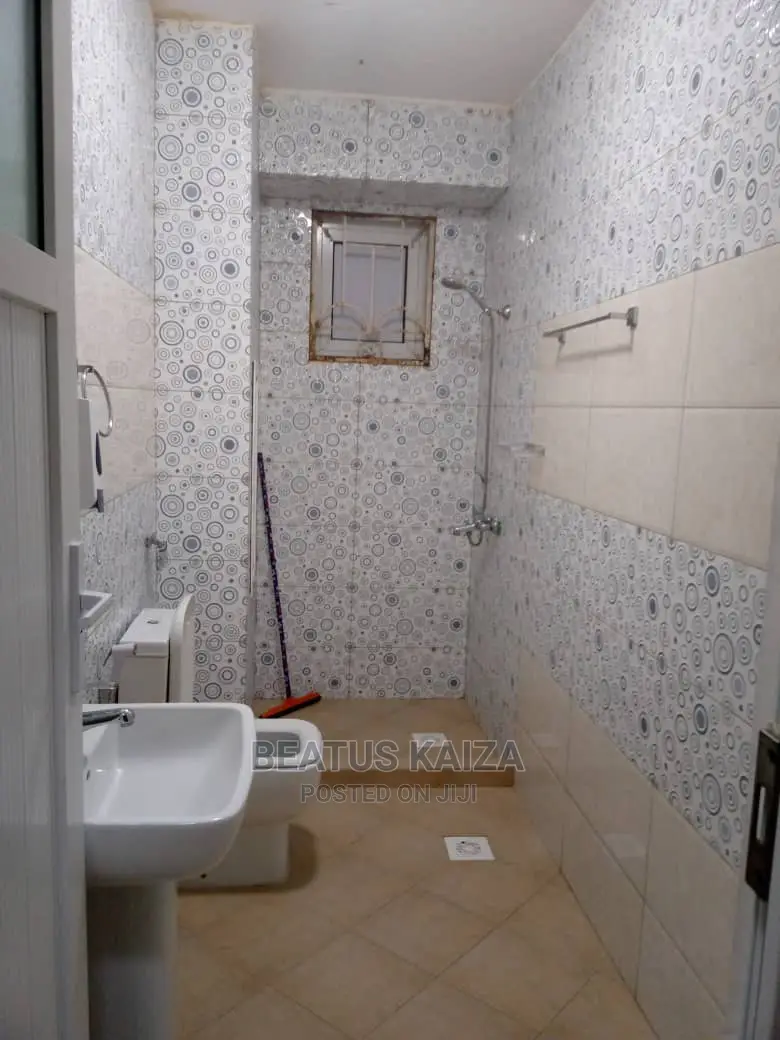 3bdrm Block of Flats in Kariakoo Fire for rent