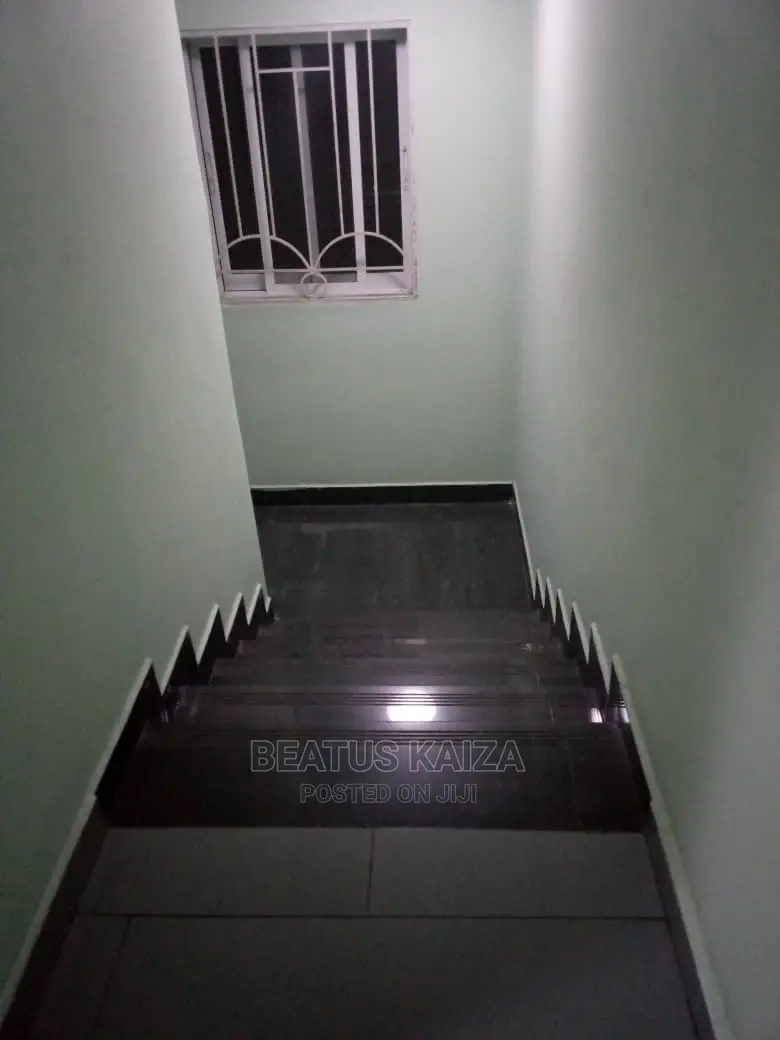 3bdrm Block of Flats in Kariakoo Fire for rent