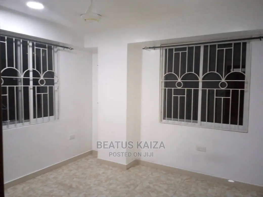 3bdrm Block of Flats in Kariakoo Fire for rent