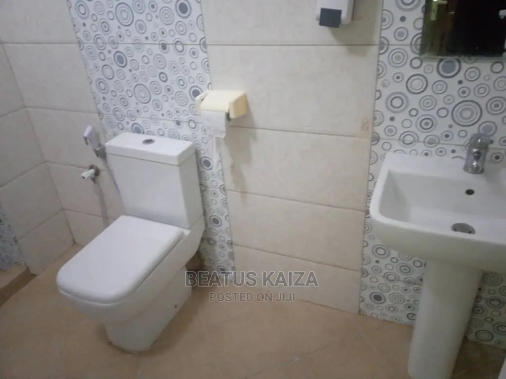 3bdrm Block of Flats in Kariakoo Fire for rent