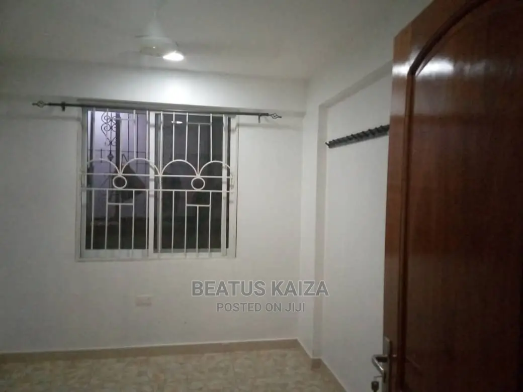 3bdrm Block of Flats in Kariakoo Fire for rent
