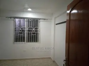 3bdrm Block of Flats in Kariakoo Fire for rent